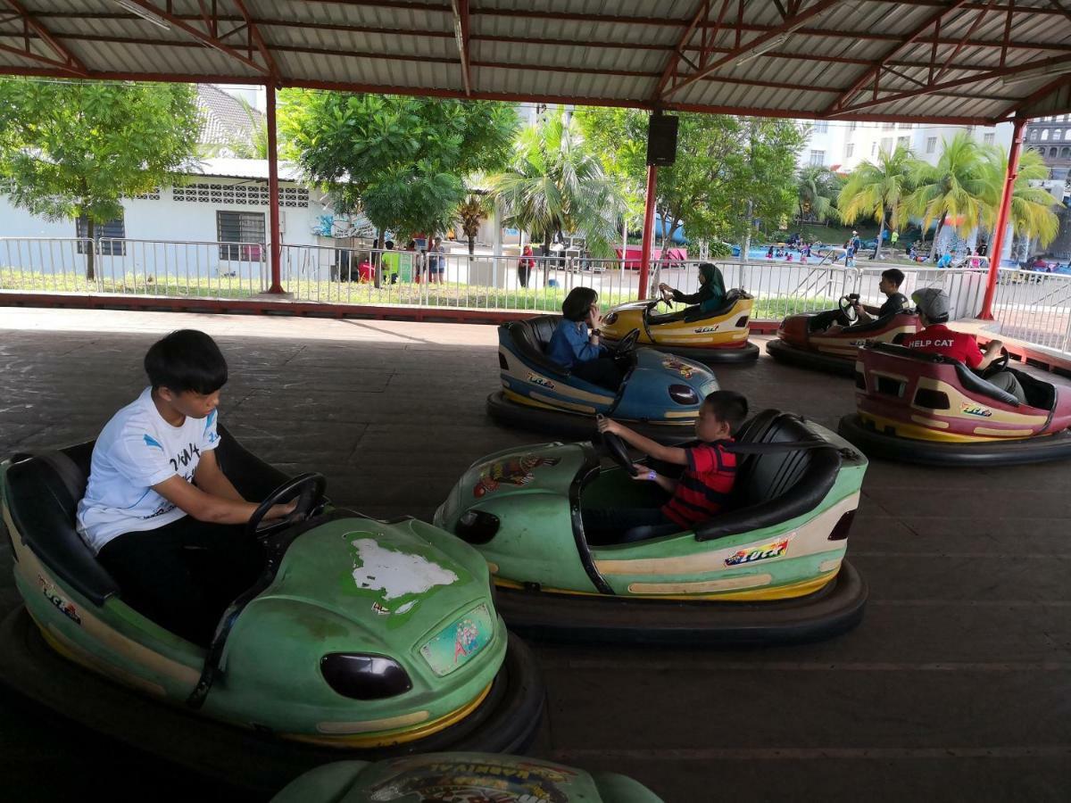 Bayou Lagoon Park Resort Malacca Exterior foto